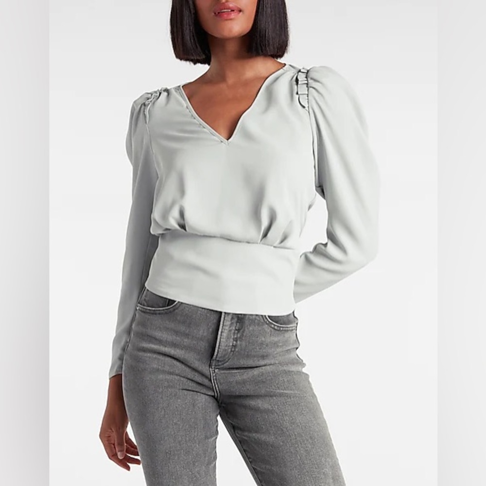 NWT Express solid puff sleeve v-neck top